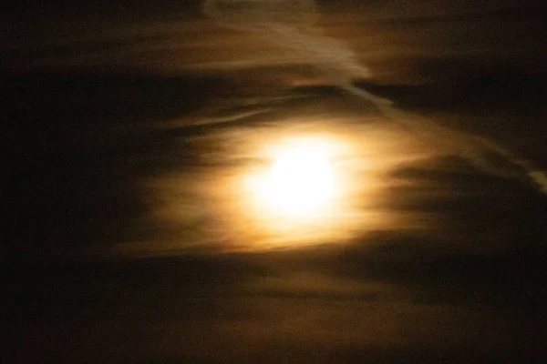 Full Wolf Moon Cloudy Sky January 2020 — 스톡 사진