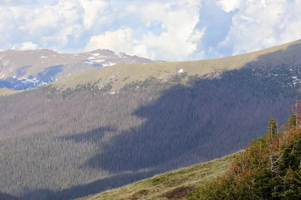 Οι χιονισμένες βουνοκορφές του Κολοράντο καλοκαίρι 2019 — Φωτογραφία Αρχείου