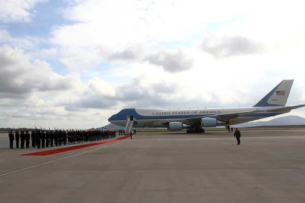 Air Force One потрапляє в міжнародному аеропорту Афін — стокове фото