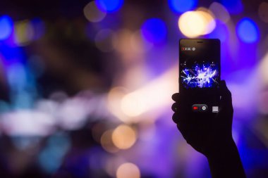 El ile bir akıllı telefon kayıtları canlı müzik festivali