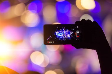 El ile bir akıllı telefon kayıtları canlı müzik festivali