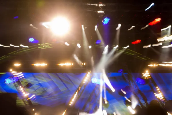 Defocused underhållning konsert belysning på scenen, bokeh — Stockfoto