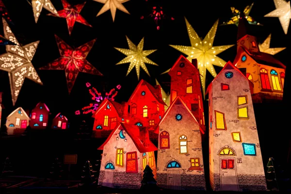 Vánoční malé domů a světlo hvězd — Stock fotografie