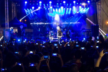 El ile bir akıllı telefon kayıtları canlı müzik festiva