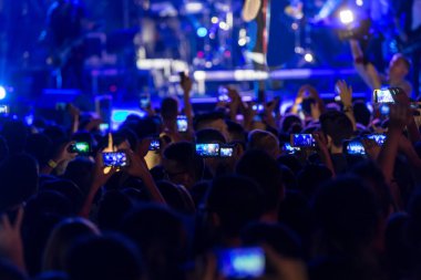 El ile bir akıllı telefon kayıtları canlı müzik festiva