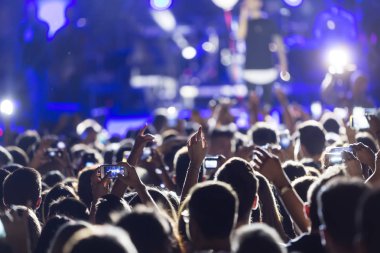 El ile bir akıllı telefon kayıtları canlı müzik festiva