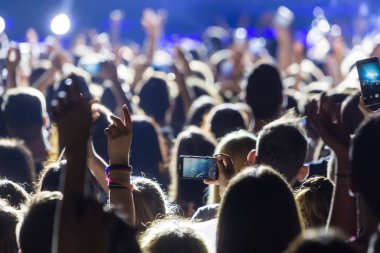 El ile bir akıllı telefon kayıtları canlı müzik festiva