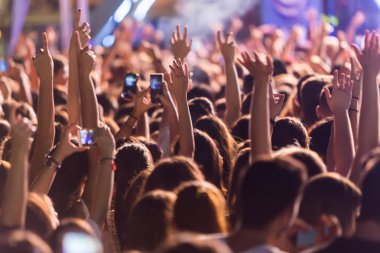 El ile bir akıllı telefon kayıtları canlı müzik festiva