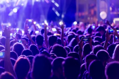 El ile bir akıllı telefon kayıtları canlı müzik festiva