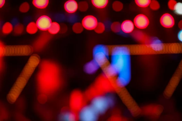 Desenfocado iluminación concierto de entretenimiento en el escenario, bokeh —  Fotos de Stock