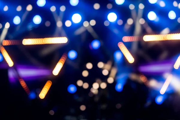 Desenfocado iluminación concierto de entretenimiento en el escenario, bokeh — Foto de Stock