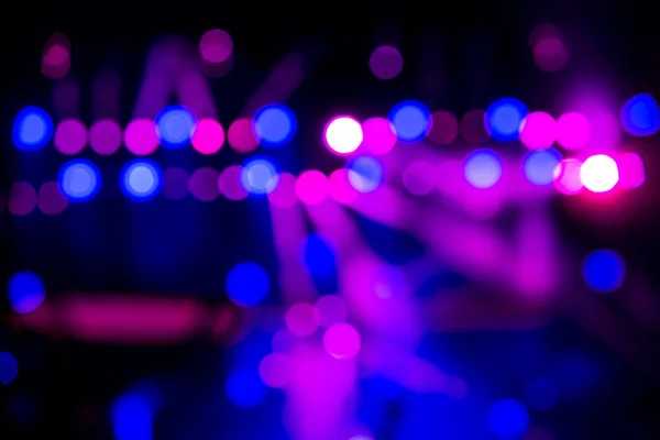 Illuminazione da concerto di intrattenimento sfocata sul palco, bokeh — Foto Stock