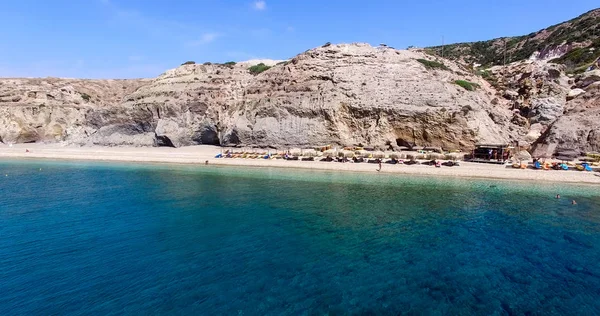 Вид с воздуха на пляжи греческого острова Милош — стоковое фото