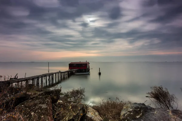 Long exposure of magic sunrise and a wooden hut. — Stock Photo, Image