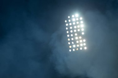 stadyum ışıkları ve duman