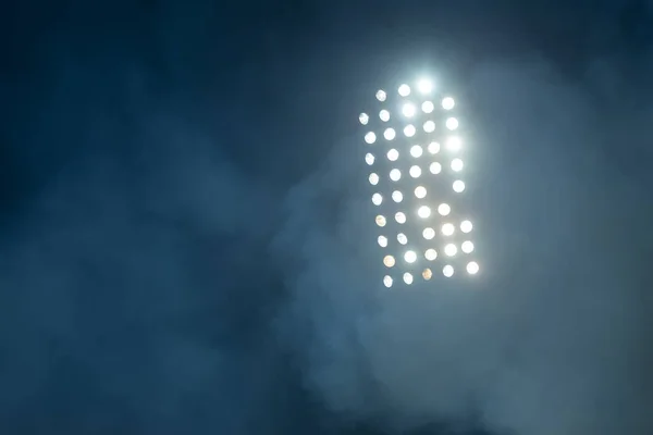 Luces del estadio y humo — Foto de Stock