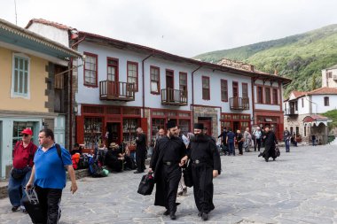 Rahipler ve müminler içinde Karyes Mount Athos
