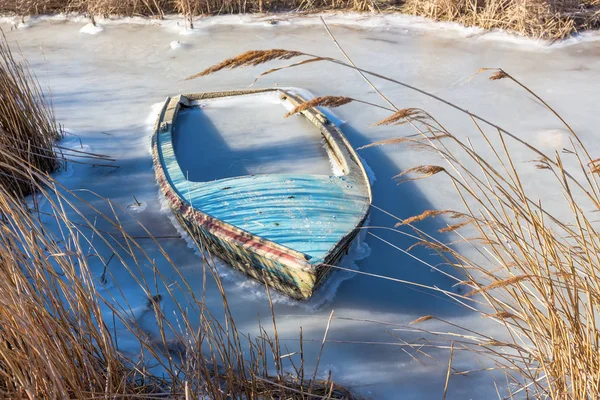 Congelou a lagoa Kalochori no norte da Grécia — Fotografia de Stock