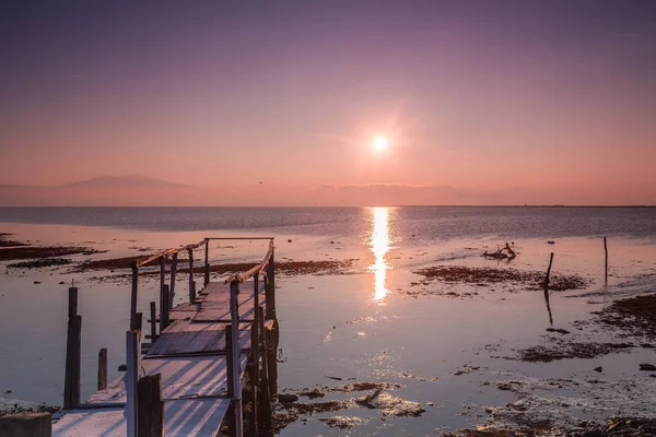 Vroege ochtend, magische zonsopgang boven zee — Stockfoto