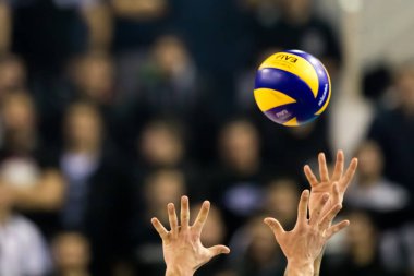 El ve voleybol oyun sırasında top closeup