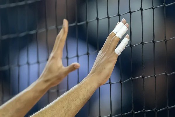 Manos en la red durante el partido de la Liga Helénica de Voleibol —  Fotos de Stock