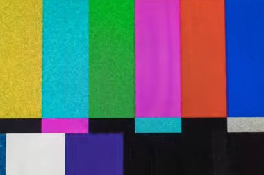Televizyon ekranı kötü sinyal recepti tarafından neden olduğu statik gürültü ile