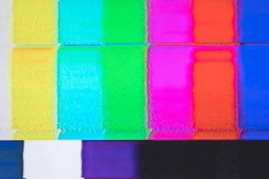 Televizyon ekranı kötü sinyal recepti tarafından neden olduğu statik gürültü ile