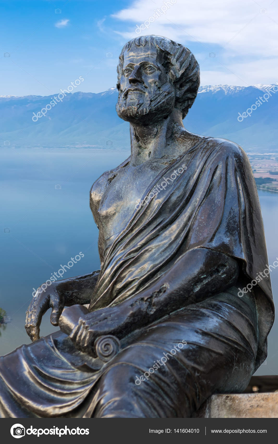 Statue av Aristoteles, en stor gresk filosof. – stockfoto © vverve  #141604010, image size:1067x1700