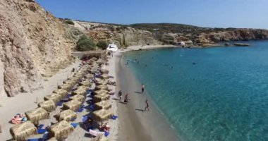 ünlü plaj, Firiplaka üzerinde Milos Adası Kiklad Adaları, Yunanistan uçuş.