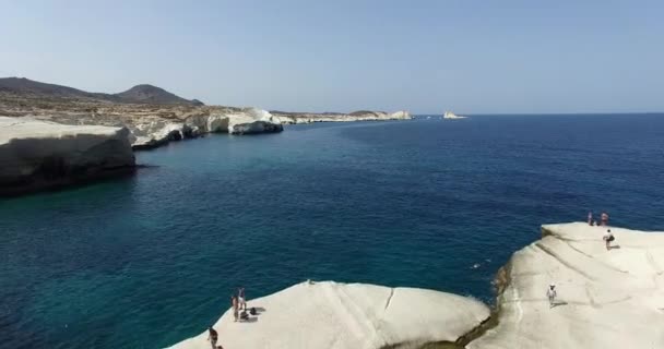 Flight over the famous beach of Sarakiniko, Milos island Cyclades, Greece — Stock Video