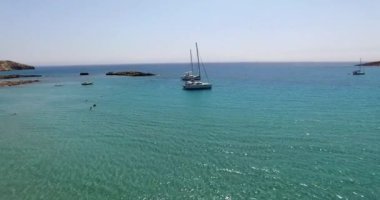 Yat denizin Ios Island, Yunanistan üzerinden üzerinden uçuş.