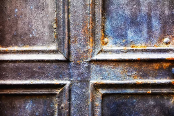 Primer plano de la puerta de metal vintage — Foto de Stock