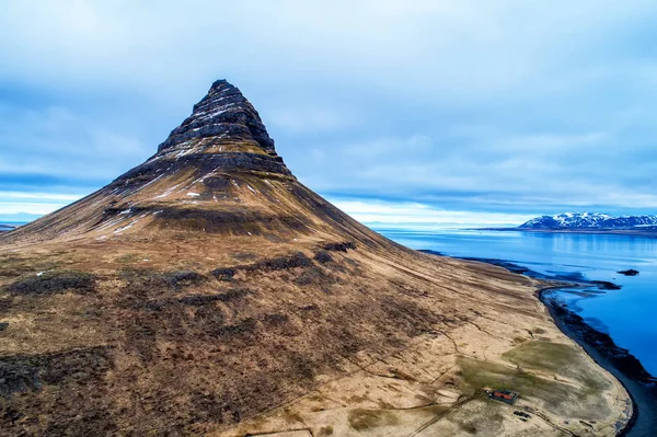 Góra Kirkjufell na półwyspie Snæfellsnes, w pobliżu Grundarfjor — Zdjęcie stockowe