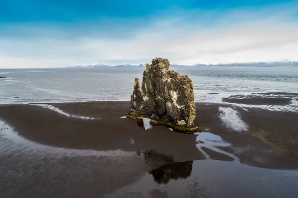 Хвицеркур - впечатляющая скала в море на северных побережьях — стоковое фото