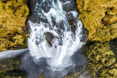 Ünlü Seljalandsfoss hava görünümünü çoğu durağındayım biridir