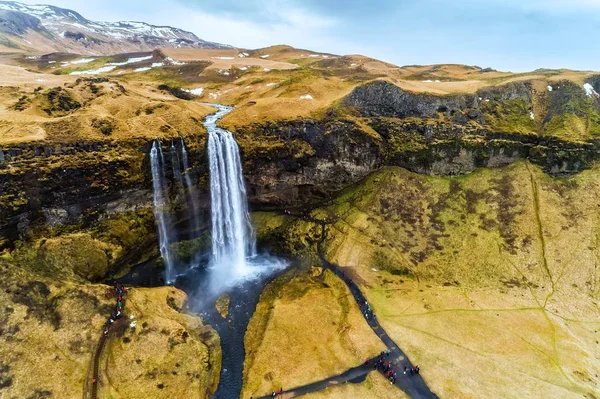 Luchtfoto van beroemde Seljalandsfoss is een van de meeste beautifu — Stockfoto