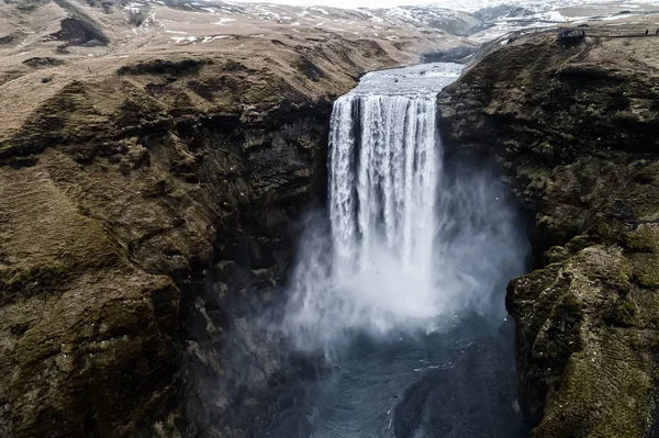 Icelan에서 유명한 Skogar 폭포의 근처 공중 보기 폭포 — 스톡 사진