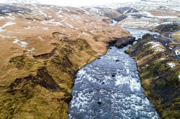 Flygfoto vattenfallet nära berömda Skogar vattenfall i Island — Stockfoto