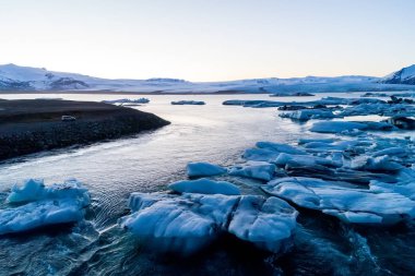 Jokulsarlon lagün ile Güney sahillerinin yüzen buzdağı