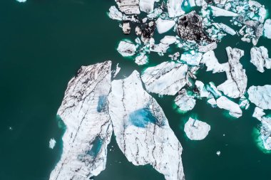 Hava Jokulsarlon lagün ile yüzen buzdağı görünümünü Yani