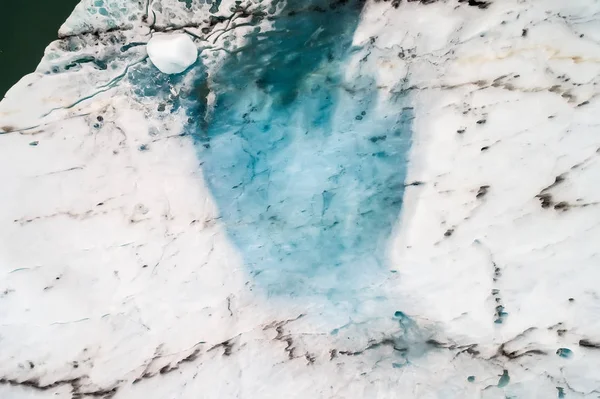 鸟瞰的冰山漂浮在 Jokulsarlon 泻湖所以 — 图库照片