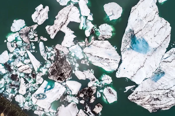 Vue aérienne des icebergs flottant dans la lagune de Jokulsarlon — Photo