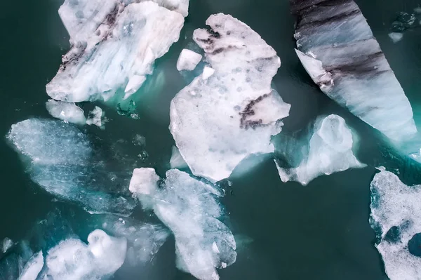 Aerial view of icebergs floating in Jokulsarlon Lagoon by the so — Stock Photo, Image