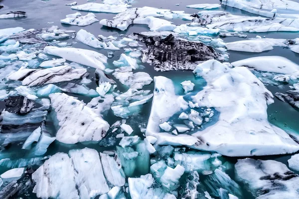 Veduta aerea di iceberg galleggianti nella laguna di Jokulsarlon dal così — Foto Stock