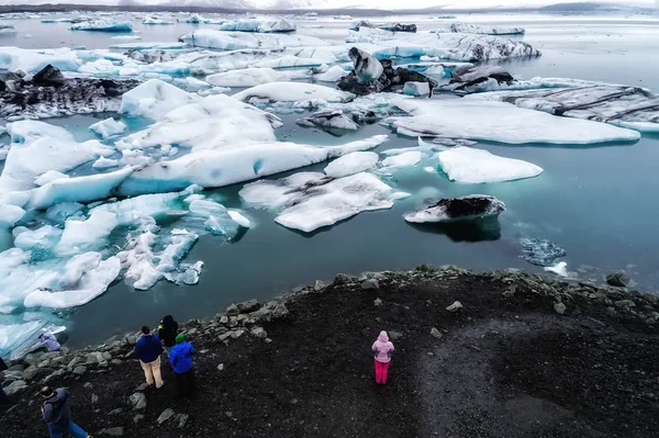 Vista aérea de icebergs flotando en la laguna de Jokulsarlon por el así —  Fotos de Stock