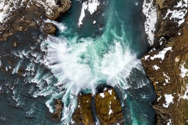 Adanın kuzeyinde ünlü Godafoss şelale