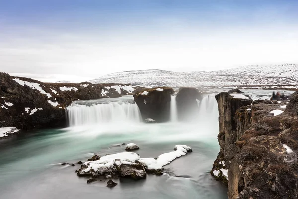 Godafoss ist einer der schönsten Wasserfälle auf Island — Stockfoto