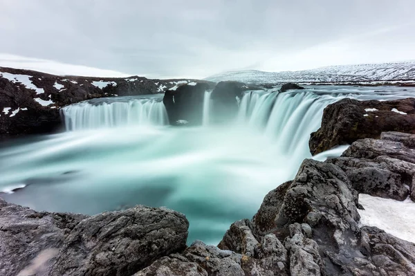 Godafoss je jedním z nejkrásnějších vodopádů na Islandu — Stock fotografie