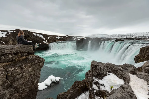 Годафосс - один из самых красивых водопадов Исландии — стоковое фото