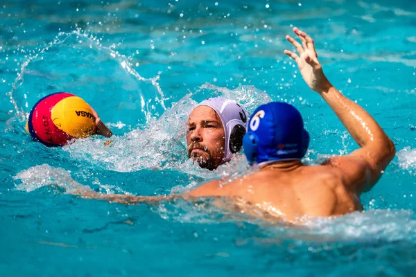 The players of the two teams in action during the Greek League w — Stock Photo, Image